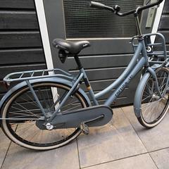 Cortina meisjesfiets, jak bylo nahlášeno na iLost