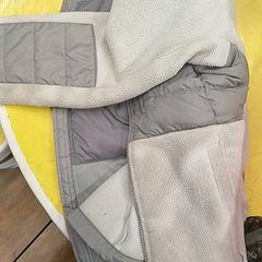 معطف & السترة Grise et blanche، كما تم الإبلاغ عنه بواسطة IKEA Lille عبر iLost