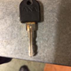 Kulcs Black AXA, amint azt KABUL à GoGo / Teatro az iLost segítségével jelentette.