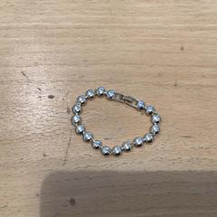 ブレスレット Goudkleurig がiLostで Gemeente Gooise Meren によって報告されました