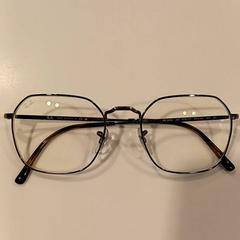 Bicchieri, come riportato da RAI Amsterdam utilizzando iLost