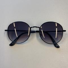 Ulleres de sol Zwart, segons ha informat Pathé Schouwburgplein mitjançant iLost