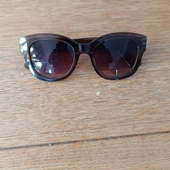 bruine zonnebril an iLost gemeldet