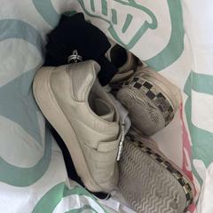 Scarpe, come riportato da Amsterdam ID Aparthotel utilizzando iLost