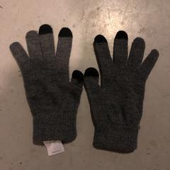 Grijze handschoenen, zoals gemeld door Awakenings NYE met iLost