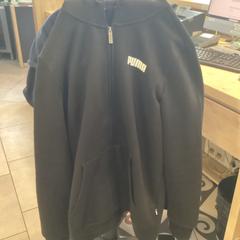 Mikina Black, jak nahlášeno MEININGER Hotel Budapest Great Market Hall pomocí iLost