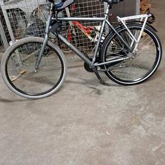Bicicleta Cumberland Donkergrijs met witte letters, ha sido reportado por Fietsdepot Hasselt con iLost