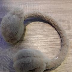 Calentador de orellas, segundo informou EBS Tramplein usando iLost