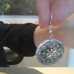 イヤリング Zilver bloemen oorbel がiLostで Het Noordbrabants Museum によって報告されました