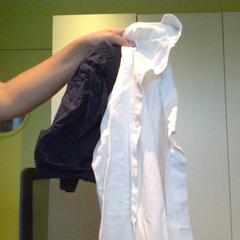 Camicia & Corti blanche, come riportato da MEININGER Hotel Lyon Centre Berthelot utilizzando iLost