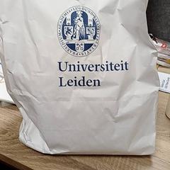 Tote bag Universiteit Leiden, som rapportert av RRReis IJssel-Vecht Zwartsluis ved bruk av iLost