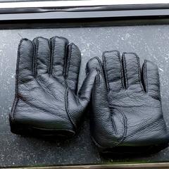 Vestiario - handschoenen, come riportato da Regio Antwerpen - Brussel utilizzando iLost