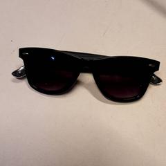 Óculos de sol, como reportado por Qbuzz ZHN utilizando o iLost