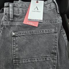 Spijkerbroek, come riportato a iLost