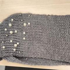 Cache cou enfant gris avec des perles, segundo informou IKEA Paris - Evry usando iLost