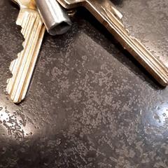 Llavero, ha sido reportado por Rotterdam The Hague Airport con iLost