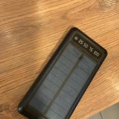 Power bank, como reportado por MEININGER Hotel Marseille Centre la Joliette utilizando o iLost