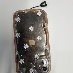 Iphone zwarte achterkant met bloemen, as reported by Stad Hasselt using iLost