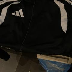 Edzőkabát trainingsjack, amint azt Van der Valk Hotel Heerlen az iLost segítségével jelentette.