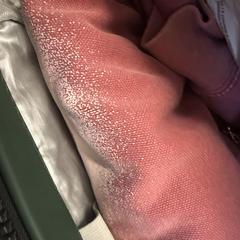 Een roze bruine Hoodie met opdruk 18-6، كما تم الإبلاغ عنه عبر iLost