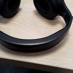 Auriculares Zwart, segundo informou Qbuzz Fryslân usando iLost