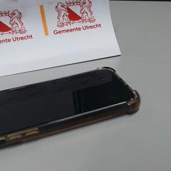 Mobiltelefon grijs iPhone, amint azt Gemeente Utrecht az iLost segítségével jelentette.
