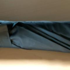 Guarda-chuva - grijs, como reportado por Centraal magazijn utilizando o iLost