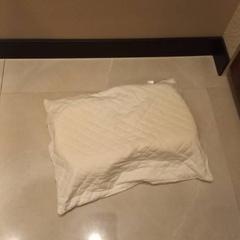 Almofada, como reportado por Van der Valk Hotel Gorinchem utilizando o iLost