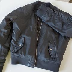 Kleding - Zwarte jas Hamers, ako bolo nahlásené Regio Limburg - Leuven pomocou iLost