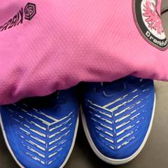 أحذية رياضية & ملابس رياضية Eintracht Drankfurt، كما تم الإبلاغ عنه بواسطة Universiteit Gent - Faculteitsbibliotheek LW عبر iLost