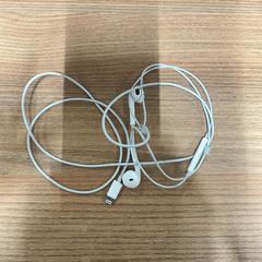 Apple earpods White، كما تم الإبلاغ عنه بواسطة Vrije Universiteit Brussel (VUB) عبر iLost