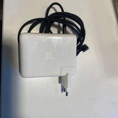 アダプタ Apple zwart draadje がiLostで Cursus en vergadercentrum Domstad によって報告されました