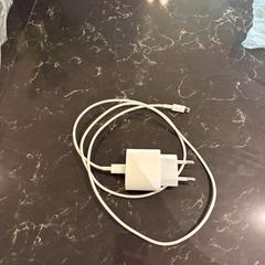 الشاحن، كما تم الإبلاغ عنه بواسطة Van der Valk Hotel Veenendaal عبر iLost