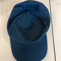 Kleding - Blauwe Pet, jak nahlášeno Centraal magazijn pomocí iLost