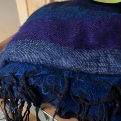 Scarf Blue purple, come riportato da KABUL à GoGo / Teatro utilizzando iLost