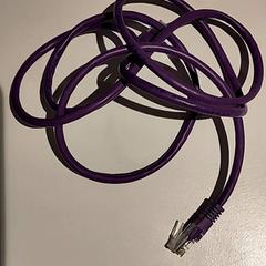 Adaptador Paars lila, ha sido reportado por Bibliotheek Neude (Utrecht) con iLost