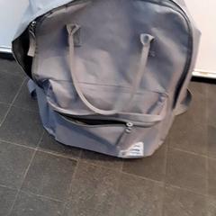 Mochila Grijs, ha sido reportado por EBS Tramplein con iLost