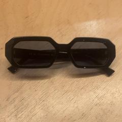 النظارات، كما تم الإبلاغ عنه بواسطة Pathé Utrecht Leidsche Rijn عبر iLost