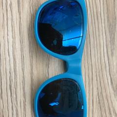 Eguzkitako betaurrekoak Ray ban blauw, gisa salatu by Pathé Delft iLost erabiliz