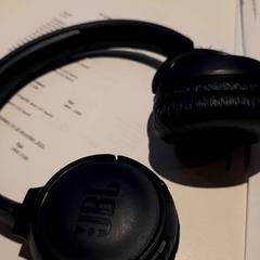 Auscultadores, como reportado por Campus Den Haag utilizando o iLost