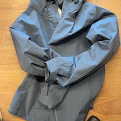 Chaqueta blauw, segundo informou GVB usando iLost