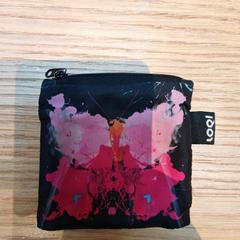 Carteira, como reportado por Rijksmuseum van Oudheden utilizando o iLost