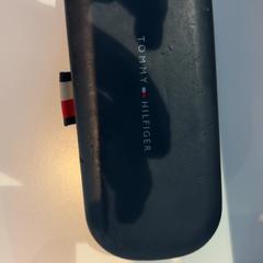 Etui na okulary Tommy hilfiger, zgłoszono przez Pathé Nijmegen przy użyciu iLost