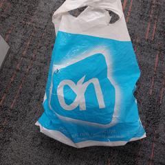 Plastic tas met mondkapjes, as reported by Connexxion Amstelland-Meerlanden Schiphol Noord using iLost