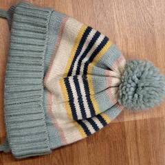 Beanie, como reportado por IKEA Paris Nord Roissy utilizando o iLost