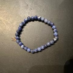 blauw armbandje, ha sido reportado por Van der Valk Hotel Wolvega Heerenveen con iLost