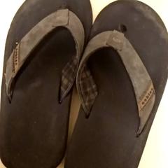 Scarpa Black, come riportato da Mövenpick Hotel Amsterdam City Centre utilizzando iLost