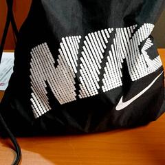 Turnpike-pose Zwart - Nike, som rapportert av Centraal magazijn ved bruk av iLost