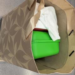 Sac met 2 boterhammendoosjes, a été signalé par IKEA Hasselt utilisant iLost