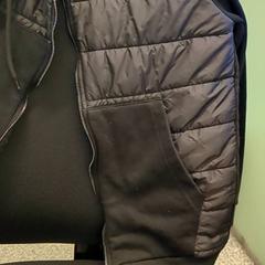 Jas Zwart, zoals gemeld door Eindhoven Airport met iLost